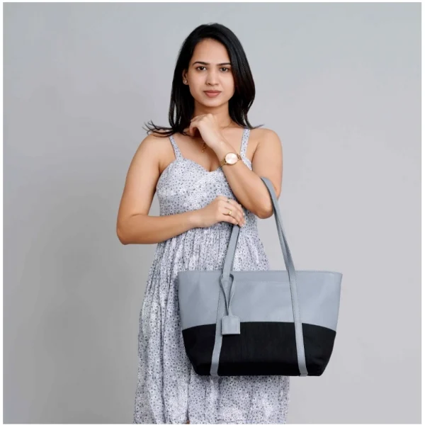 54249838303_2de4813cd4_o_d-1000x1000-1.webp Women's Faux Leather Large Shoulder Zipper Handbag (Light Blue)
