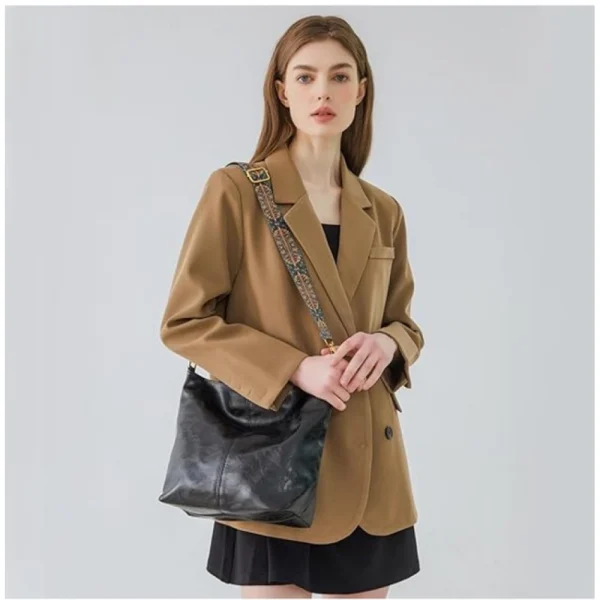 PID-63977-Women-s-PU-Leather-Zipper-Handbag-Brown-4-1000x1000-1.webp Women's PU Leather Zipper Handbag (Black)